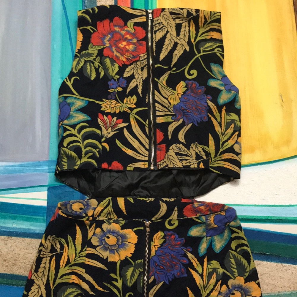 Printed Cut-out Dress - Picture 3 of 4